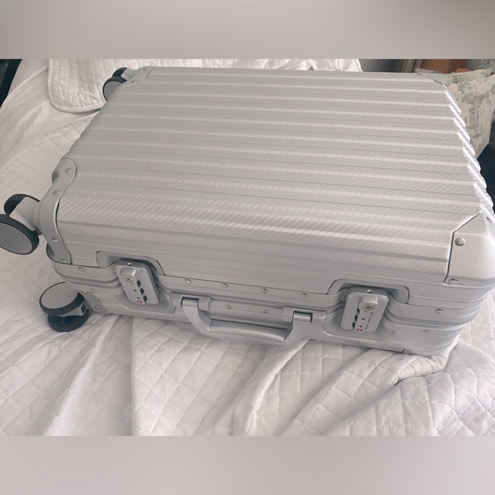 ALUMINUM CARRY ON SUITCASE - Picture 1 of 7